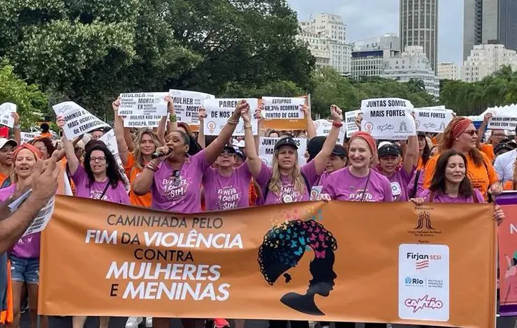 Lula sanciona lei que protege mulheres de violência em bares e shows