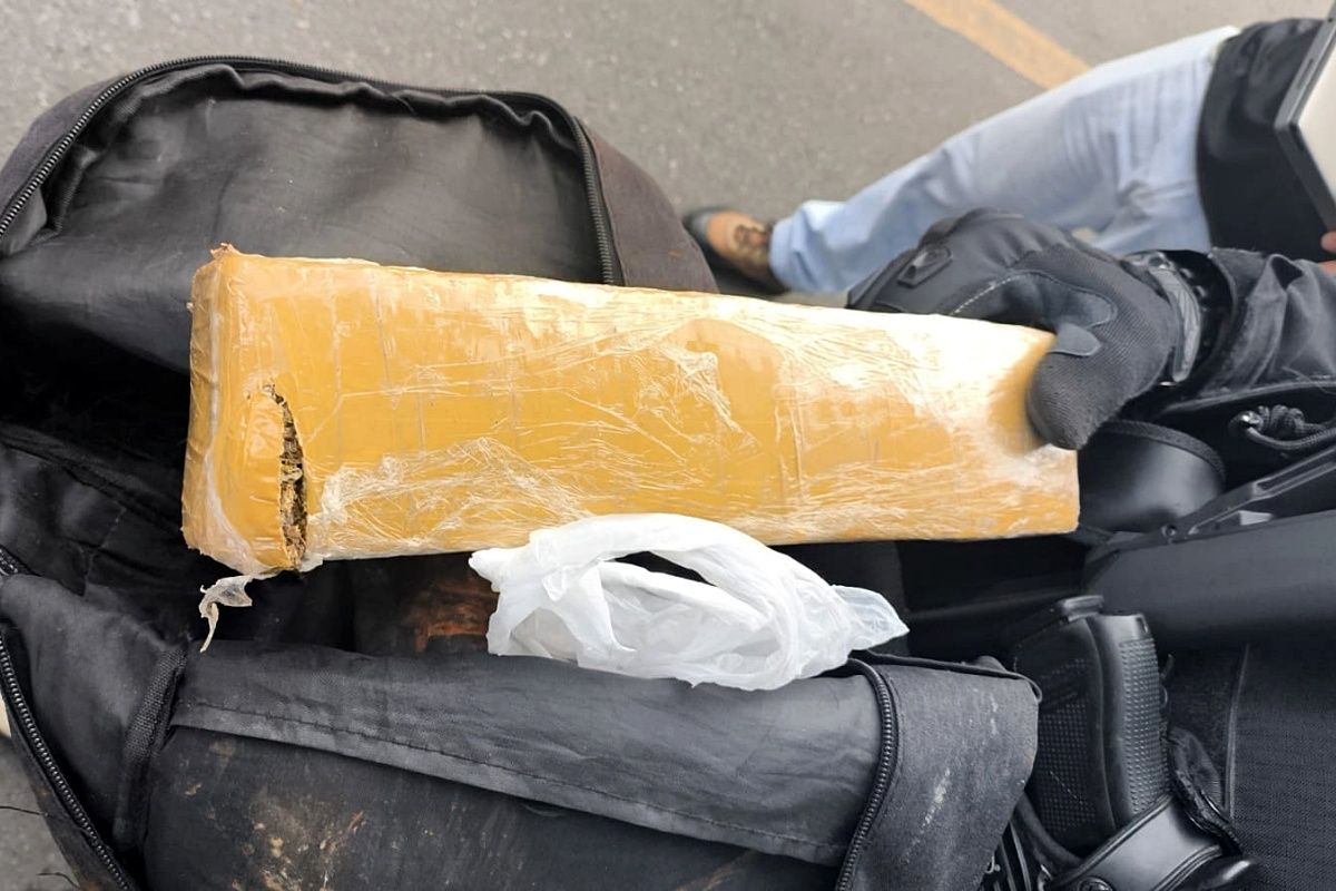 De acordo com a Pol&iacute;cia Civil, o motorista foi preso por suspeita de pegar tabletes de maconha na sede do DPT em Itabuna, no m&ecirc;s de novembro. Foto: Ascom/PCBA