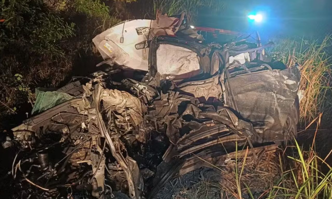 Acidente Entre Dois Carros Deixa Quatro Mortos Na Br 418