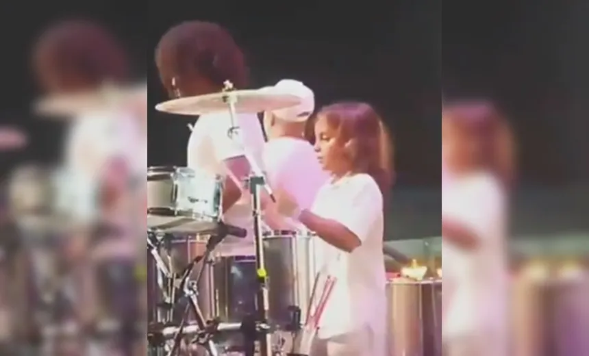‘RETADINHO’: Filho de Ivete toca percussão durante show da mãe no Festival da Virada; Vídeo