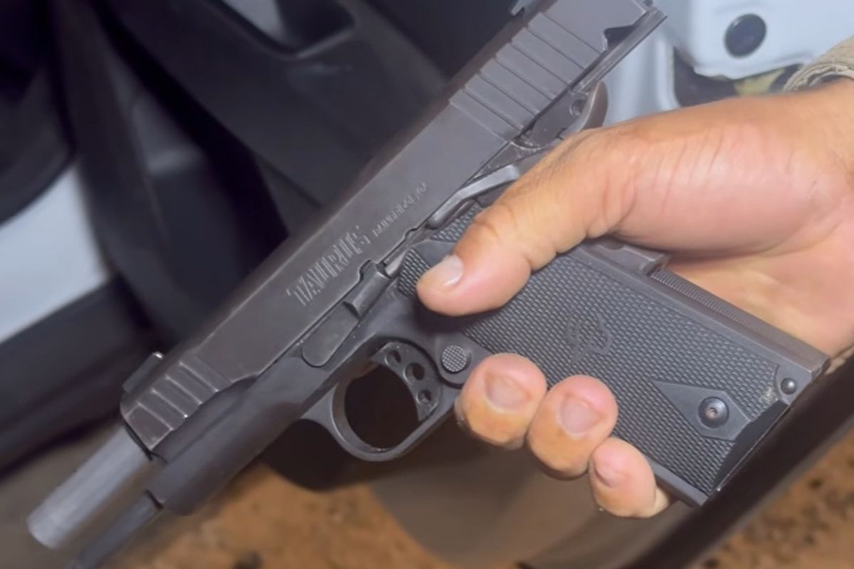 Homem &eacute; preso com pistola e drogas. Foto: Reprodu&ccedil;&atilde;o | Al&ocirc; Juca