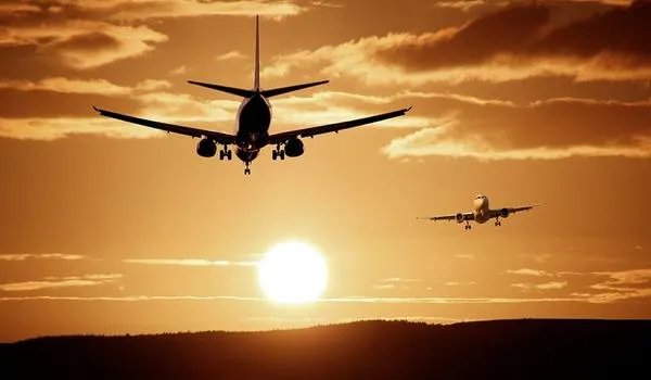 OMS afirma que risco de pegar Covid-19 em aviões é "muito baixo", mas não zero