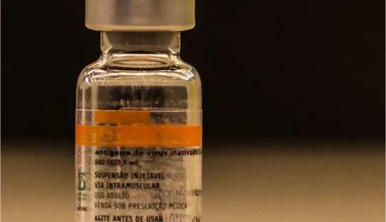 Produção da Coronavac será paralisada pelo Butantan nesta sexta-feira por falta de matéria-prima