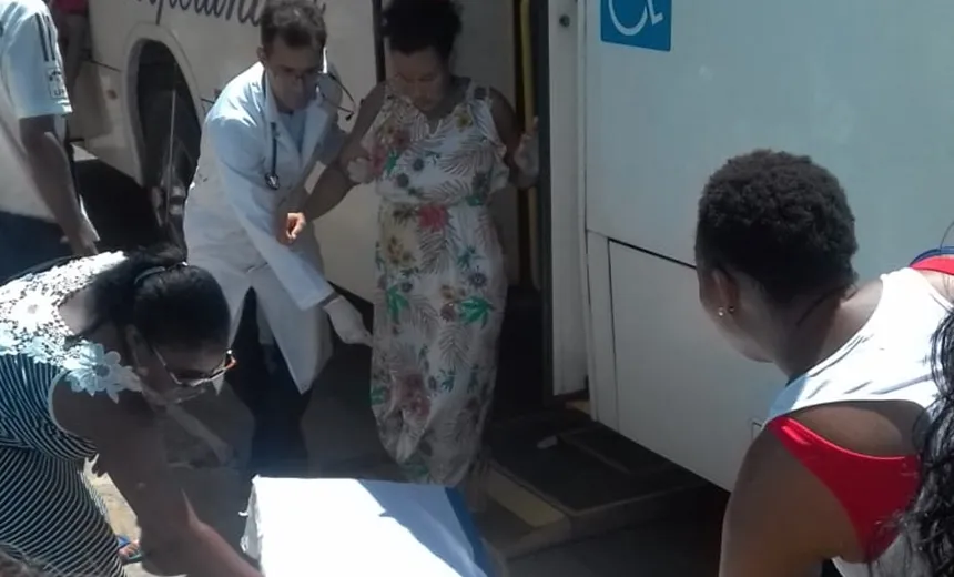 Mulher dá à luz dentro de ônibus em Camaçari; motorista relata “situação inusitada”
