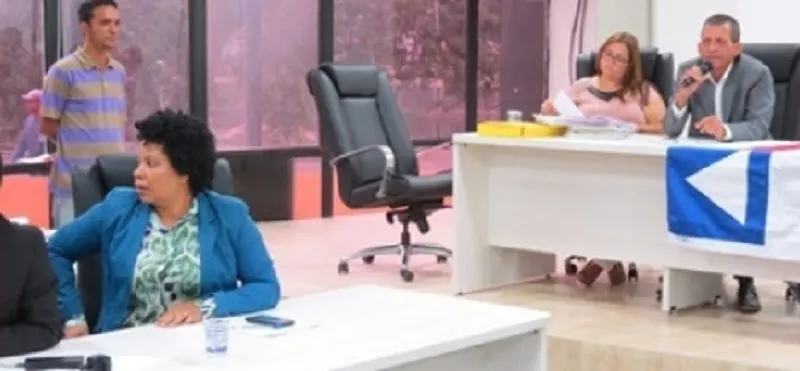 ‘O PAU COMEU!’: Vereadora sofre tentativa de agressão na Câmara de Vereadores de Itabuna; Veja no vídeo