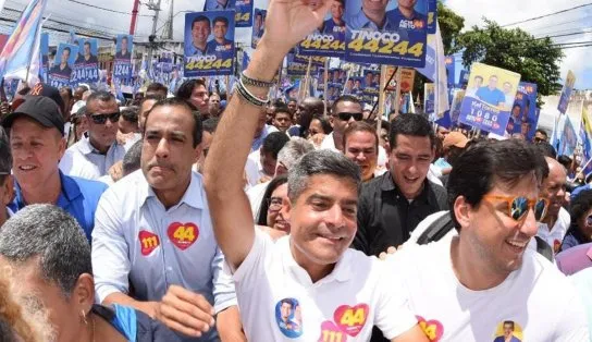 ACM Neto faz carreata no Bonfim e é seguido por militantes; vídeo mostra tudo  