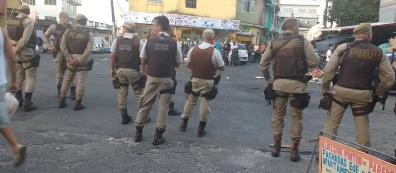 RESPOSTA RADICAL: Moradores atravessam ônibus no IAPI em protesto contra ação policial