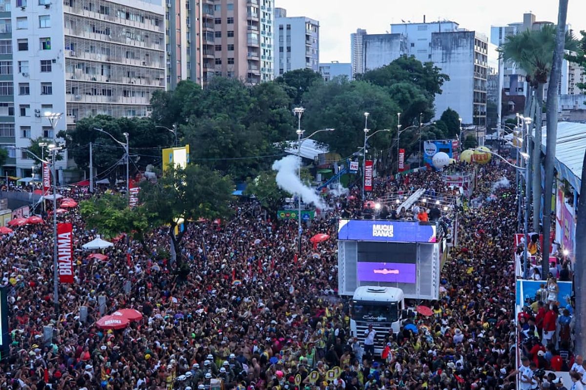 Além de comemorar o equilibrio da segunda-feira no quesito distribuição de foliões, o prefeito Bruno Reis projeta uma 'Super Terça' no Campo Grande.Foto: Ag. Fred Pontes