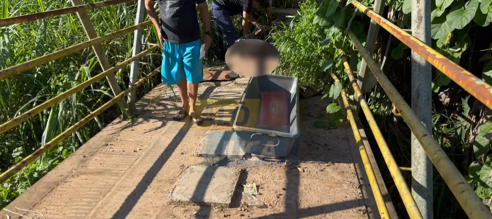 Um homem de 27 anos foi encontrado morto na Avenida M&aacute;rio S&eacute;rgio Pontes de Paiva, no bairro de Canabrava, em Salvador, na manh&atilde; desta quarta-feira (10). | Foto: Reprodu&ccedil;&atilde;o/ Al&ocirc; Juca