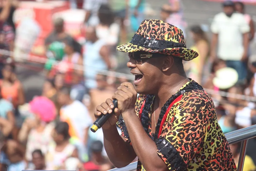 ‘Já beijei um homem’, revela Marcio Victor no Programa Raul Gil