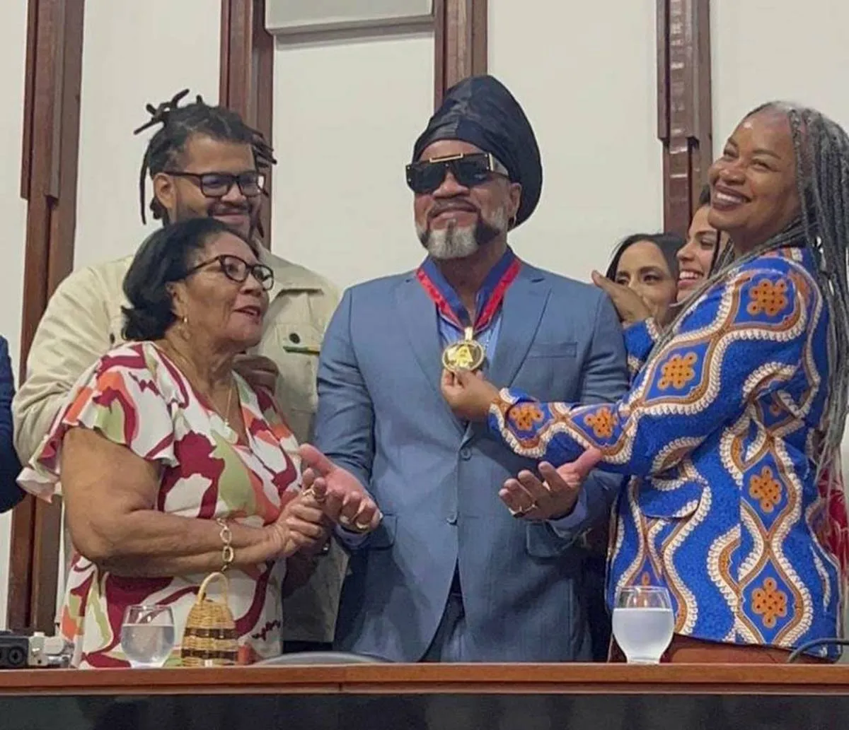 Carlinhos Brown é reconhecido com maior honraria da AL-BA