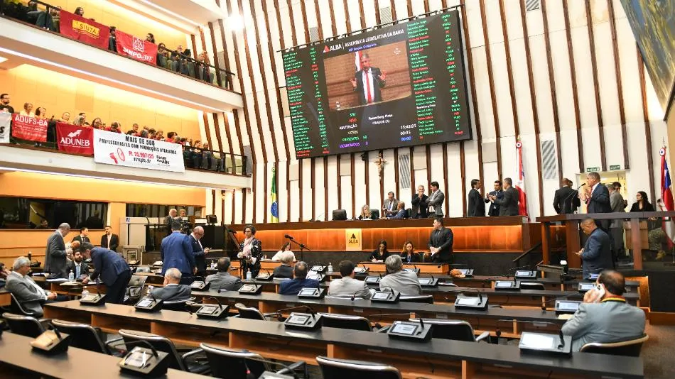 ALBA aprova pacotão de projetos do Executivo e de reajuste da Justiça