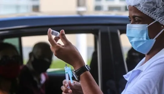 Aplicação da 1ª e 2ª dose da vacina contra Covid-19 é suspensa em Salvador neste domingo