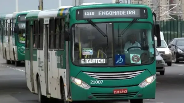 Ônibus deixam de circular na Engomadeira após festa ‘paredão’ em Salvador