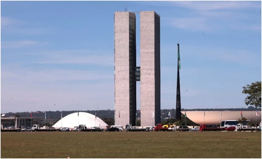 Governo corta verba de ministérios para viabilizar desconto no diesel