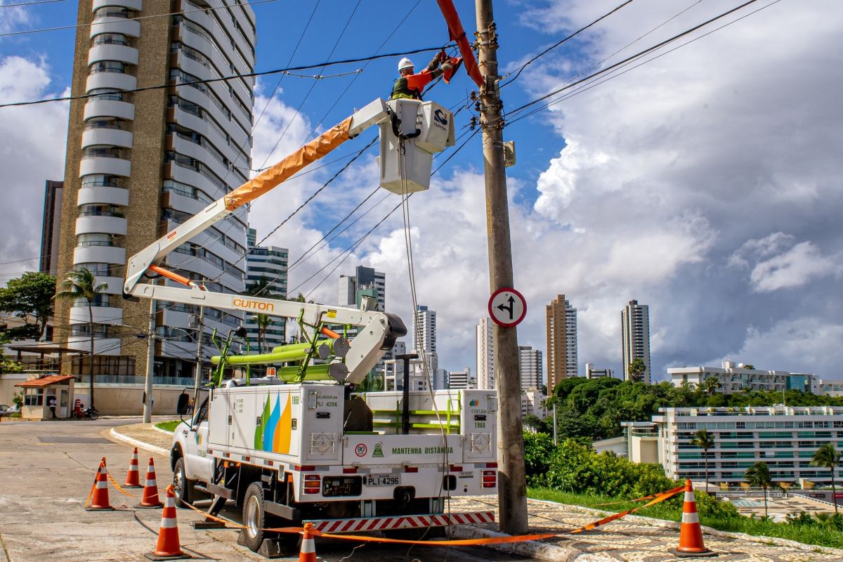 Veja quais bairros de Salvador ficam sem energia durante desligamento nesta quarta. Foto: Neoenergia Coelba