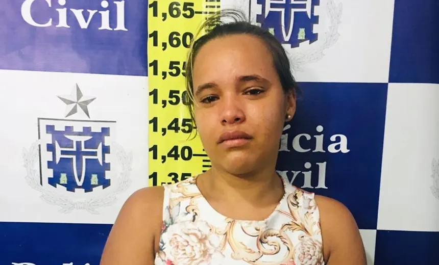 Mulher é flagrada com metralhadoras em supermercado de Feira de Santana