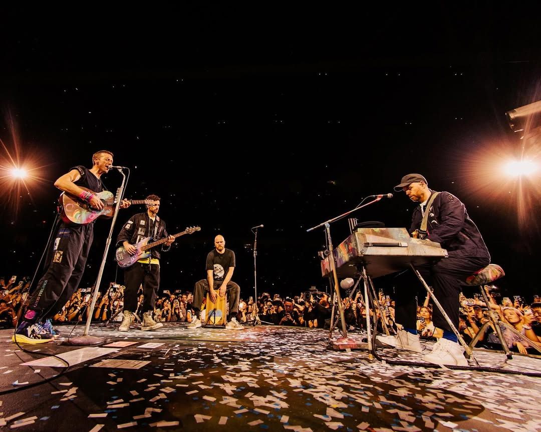 Banda Coldplay. Foto: Redes sociais / @annaleemedia