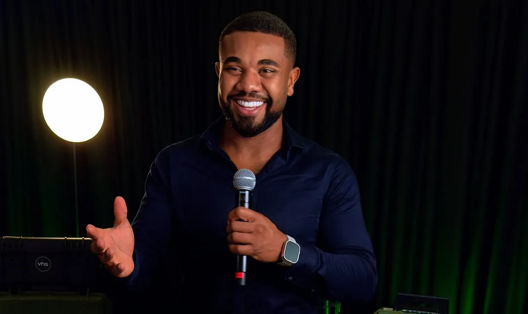 Davi Brito acusa produção de reality de não pagar cachê: 'Quero meu dinheiro'