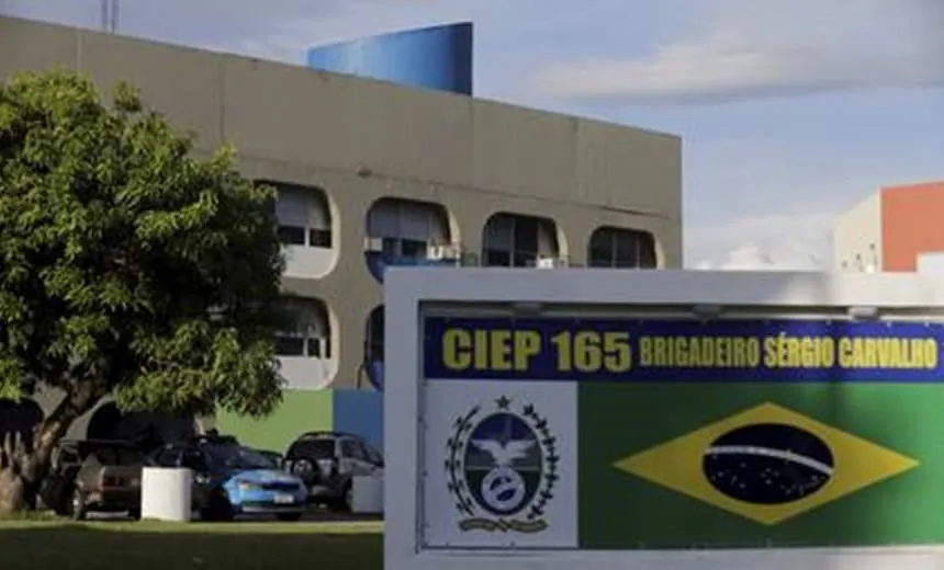 Adolescente esfaqueia aluno em escola do Rio e grita “o mundo é nosso”