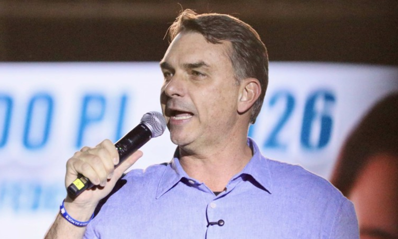 C&acirc;mara de Salvador concede t&iacute;tulo de cidad&atilde;o soteropolitano a Fl&aacute;vio Bolsonaro. Foto: Divulga&ccedil;&atilde;o