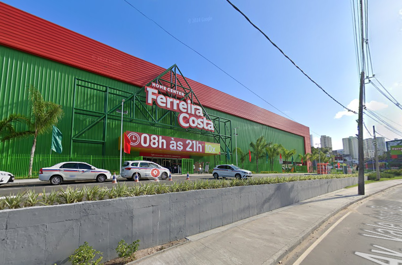 Serviço está acontecendo no Ferreira Costa. Foto: Google Street View