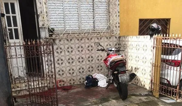Motorista de aplicativo é morto a tiros na porta de casa no bairro do Santo Antônio Além do Carmo