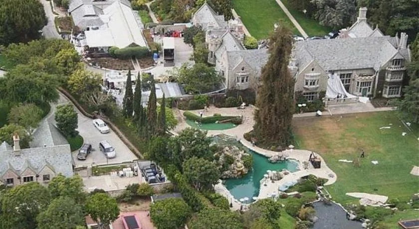Mansão da Playboy é colocada à venda por US$ 200 milhões