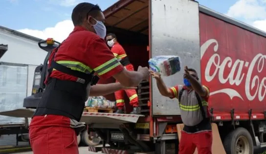 Você pode doar água para instituições baianas comprando apenas uma Coca Cola; veja como