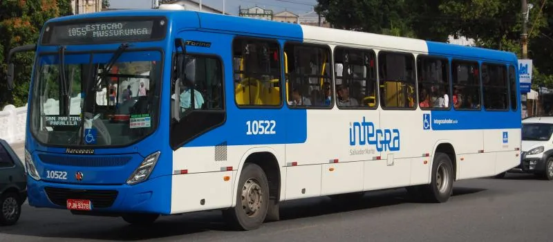 Por “erro no sistema”, Transalvador notifica ônibus por transitar dentro de via exclusiva em Salvador