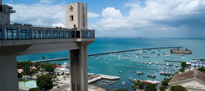 É BOATO: Queda de energia não resultou em pessoas presas em cabine do Elevador Lacerda