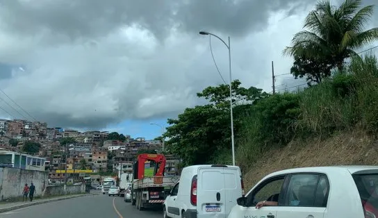 Protesto contra aumento de preços dos combustíveis trava rodovia, próximo à refinaria de Mataripe  