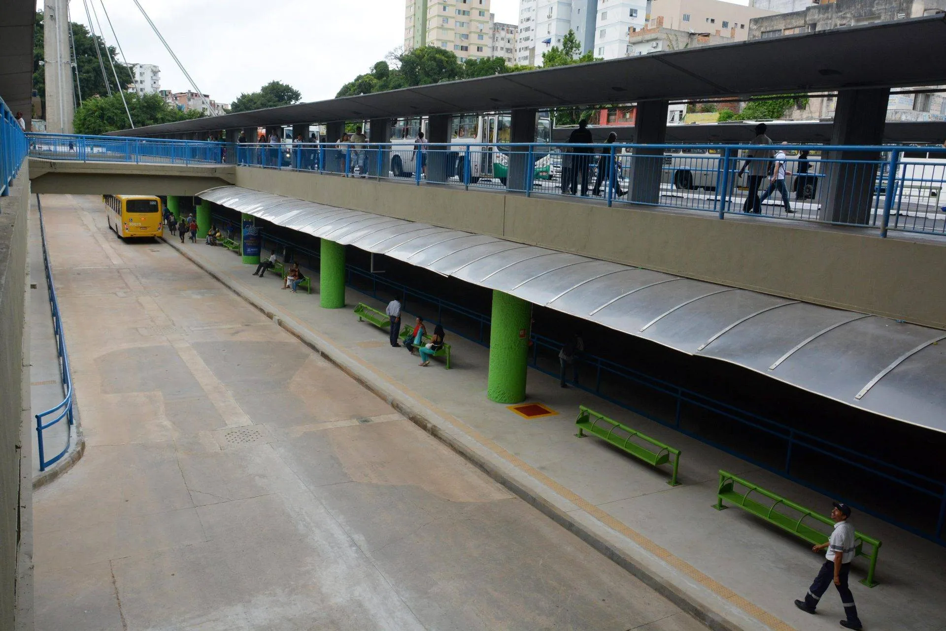 Caminhão se choca contra tubulação no subsolo da Estação da Lapa e deixa Dique do Tororó engarrafado