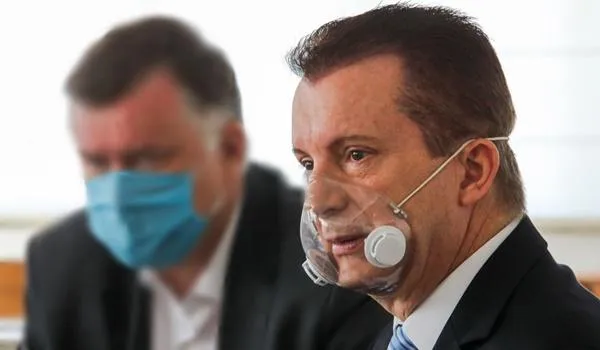 Russomano sugere que moradores de rua "são mais resistentes" à Covid-19 porque não tomam banho