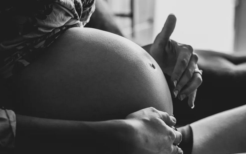 Uma adolescente gr&aacute;vida de 14 anos foi v&iacute;tima de oito facadas em Barreiras, al&eacute;m do risco &agrave; vida da m&atilde;e, casos de viol&ecirc;ncia durante a gesta&ccedil;&atilde;o podem provocar graves complica&ccedil;&otilde;es para o beb&ecirc;/Foto: Pexels
