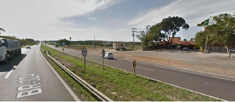 PROTESTO NA RODOVIA: Após atropelo de criança, com fogo, manifestantes interditam BR-324