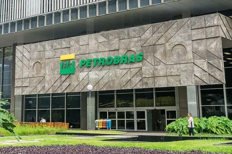 Petrobras excede nos investimentos do 2º trimestre e decepciona analistas