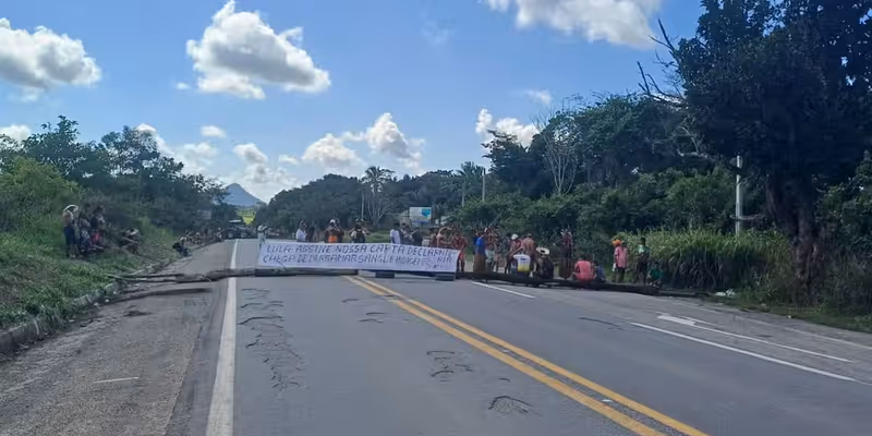 O Conselho de Caciques do Território Indígena Barra Velha de Monte Pascoal manifestou, na sexta-feira, indignação e repúdio à ação que terminou com a prisão do cacique/Foto: Reprodução