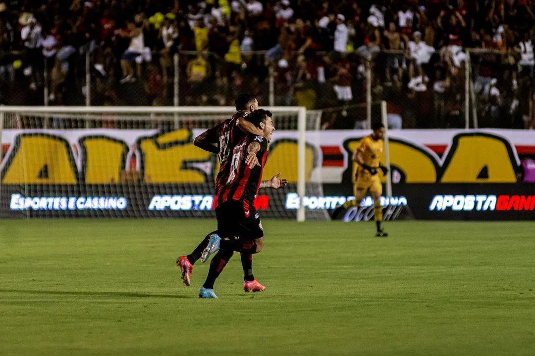 De virada, Vitória vence o Bahia por 3x2 e entra no próximo jogo com vantagem