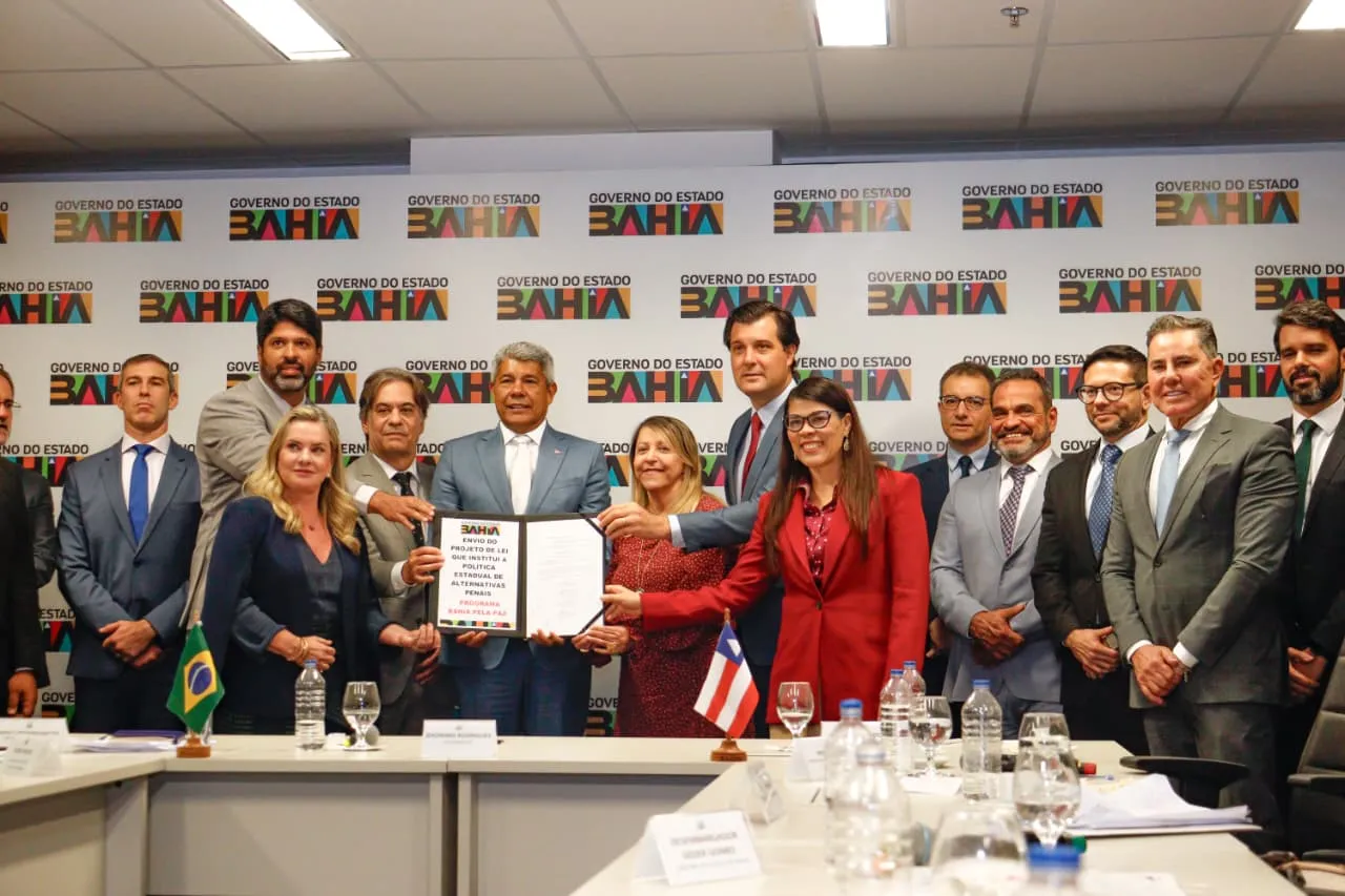 Jerônimo retira um e envia outros seis projetos para ALBA 