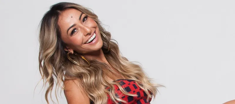 BOA FORMA: Sabrina Sato faz ensaio fotografico nua e chama atenção pelas curvas