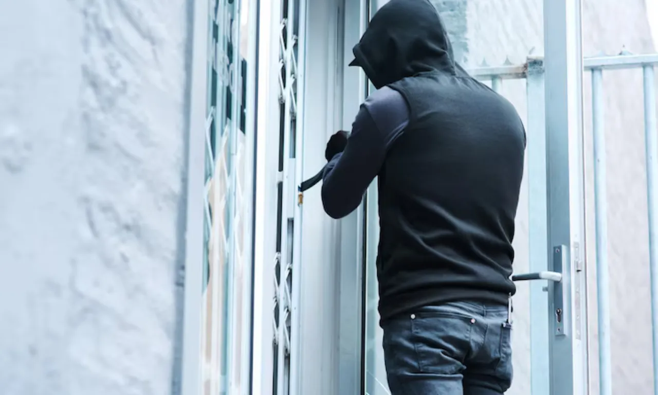Filho de PM paga R$ 7 mil a criminosos para assaltar casa do próprio pai