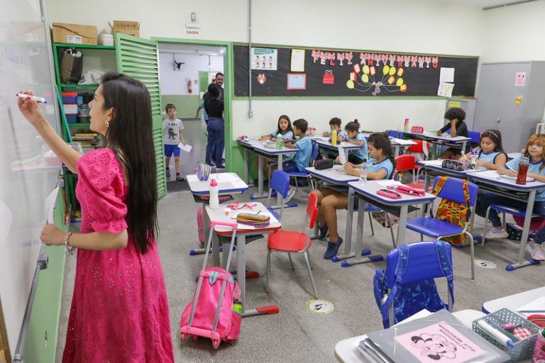 Legislação vigente não inclui professores da rede privada de ensino e demais profissionais da educação básica no benefício da meia-entrada. Foto: Tony Oliveira Agência Brasília