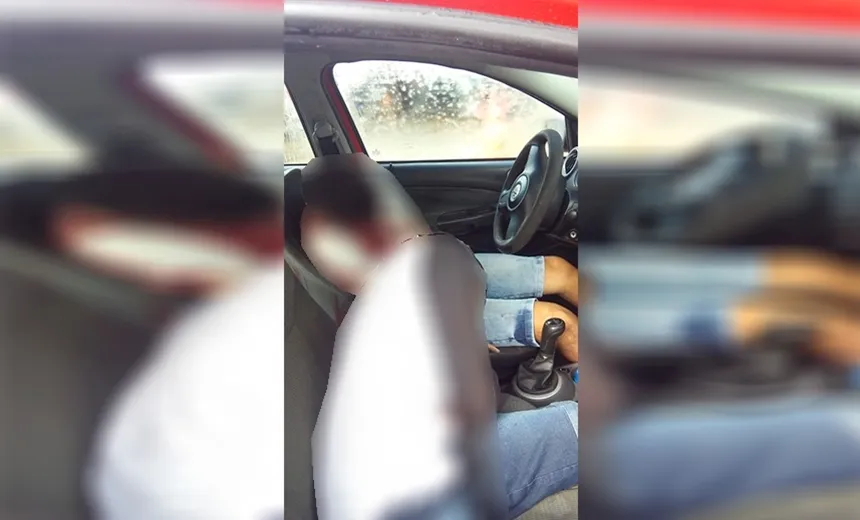 Homens são executados dentro de carro no Calabetão, em Salvador