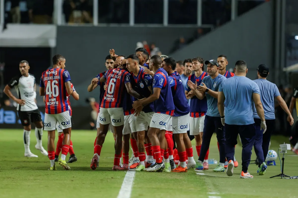 De virada, Bahia vence o Corinthians fora de casa, na estreia do Brasileirão