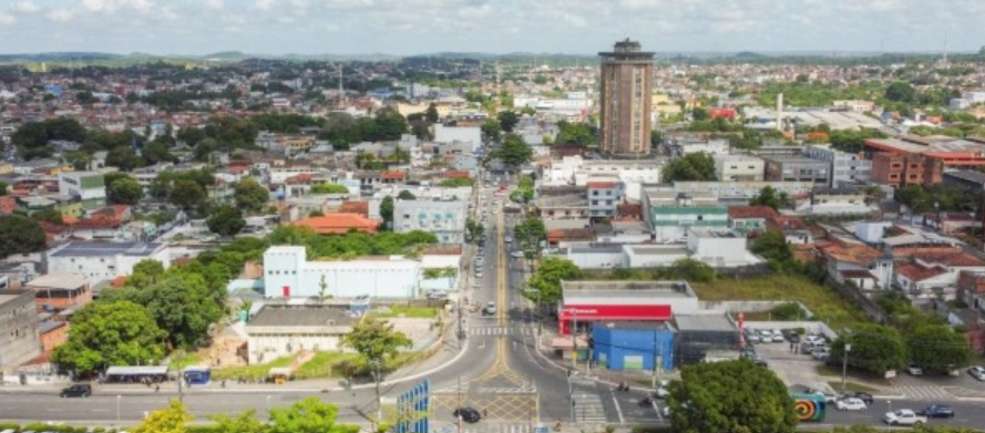 Um homem foi morto a facadas por causa de uma d&iacute;vida de R$ 200 em um condom&iacute;nio residencial de Cama&ccedil;ari