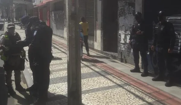 Casal é preso por roubar "Coronavoucher" de mulher após "saidinha bancária" na Avenida Sete