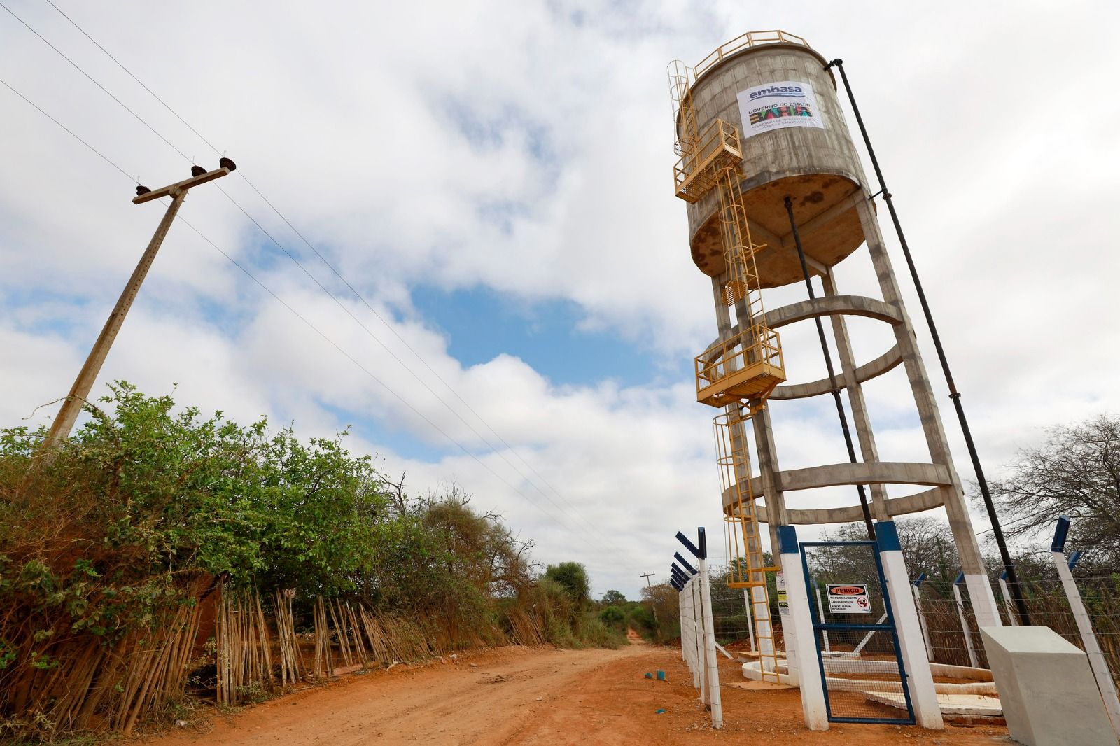 A secretária também pontuou os investimentos do governo da Bahia no setor de infraestrutura hídrica e saneamento
