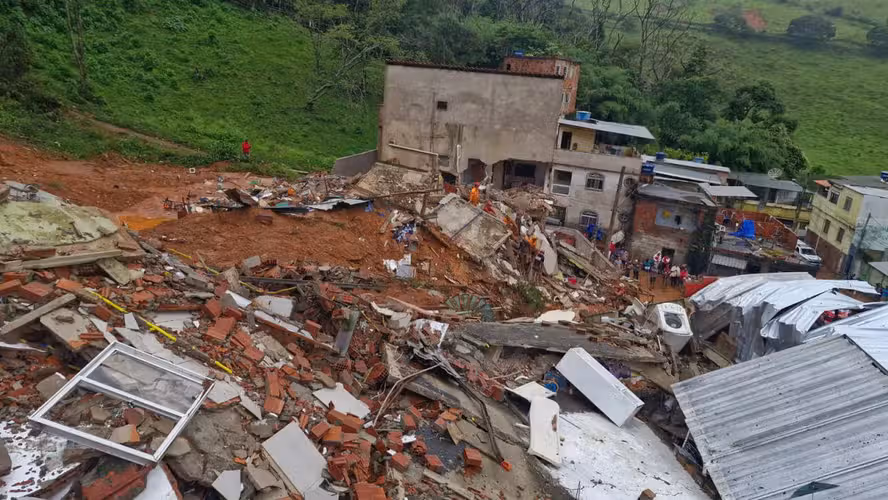 Imóveis Desabaram Em Juiz De Fora Por Conta Das Fortes Chuvas — Foto Corpo De Bombeiros De Minas Gerais
