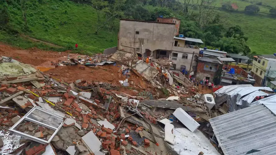 Chega a 55 o número de mortos pela chuva na Zona da Mata mineira